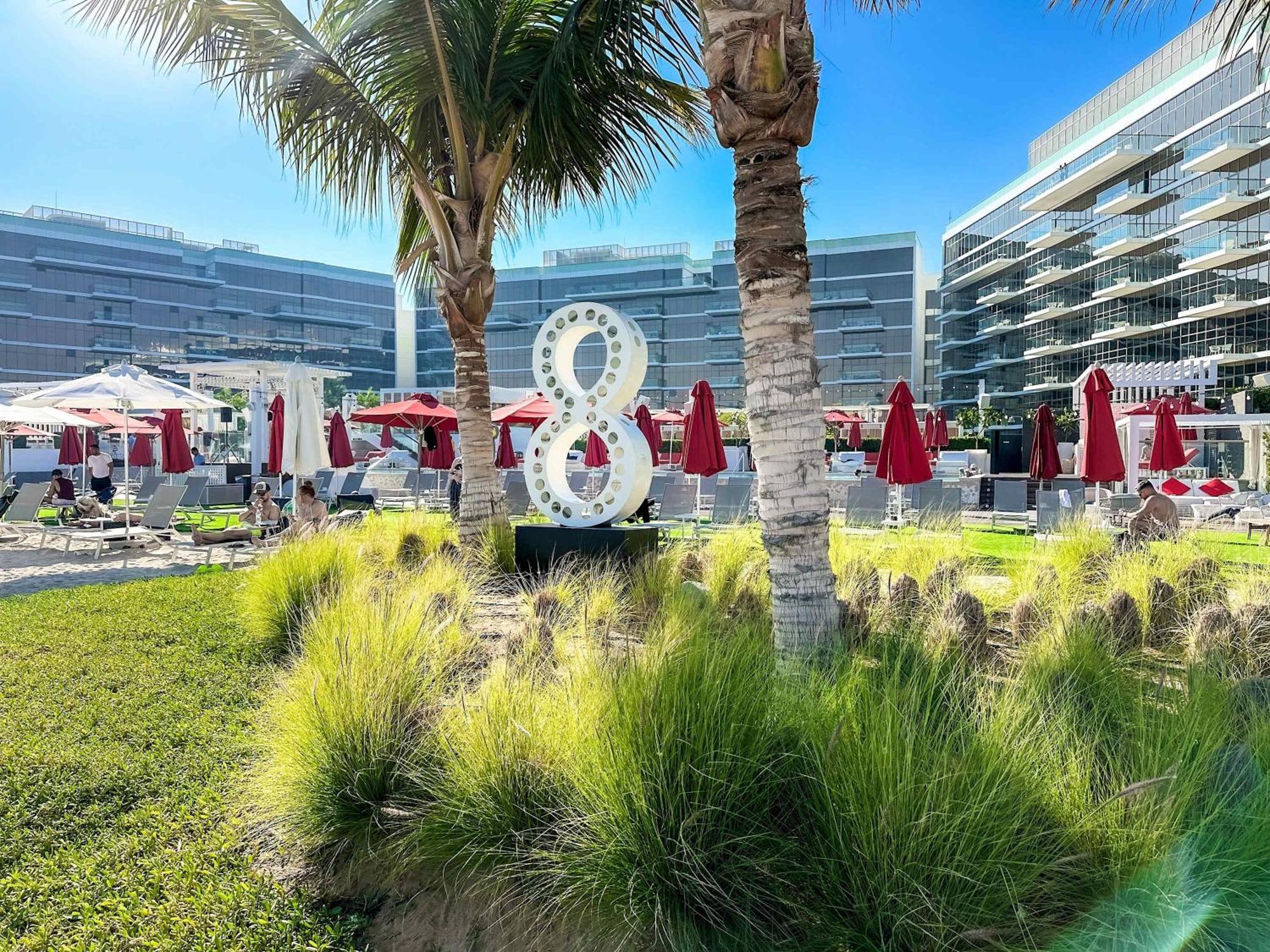 Spacious Beachfront 2 Bedroom Apartment - The 8 Dubai Esterno foto