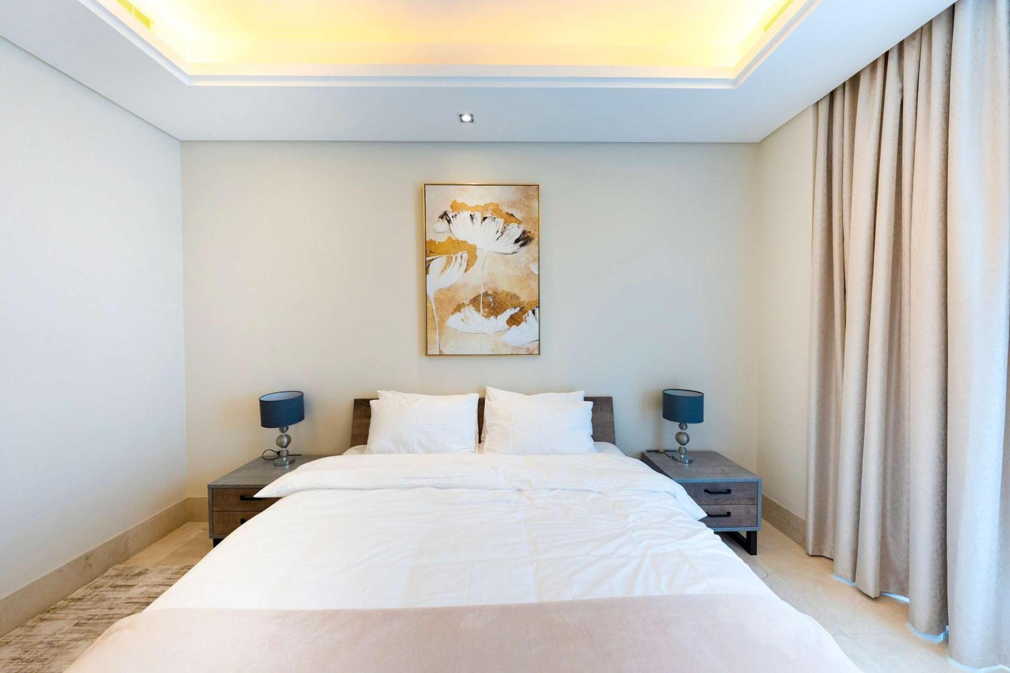 Spacious Beachfront 2 Bedroom Apartment - The 8 Dubai Esterno foto