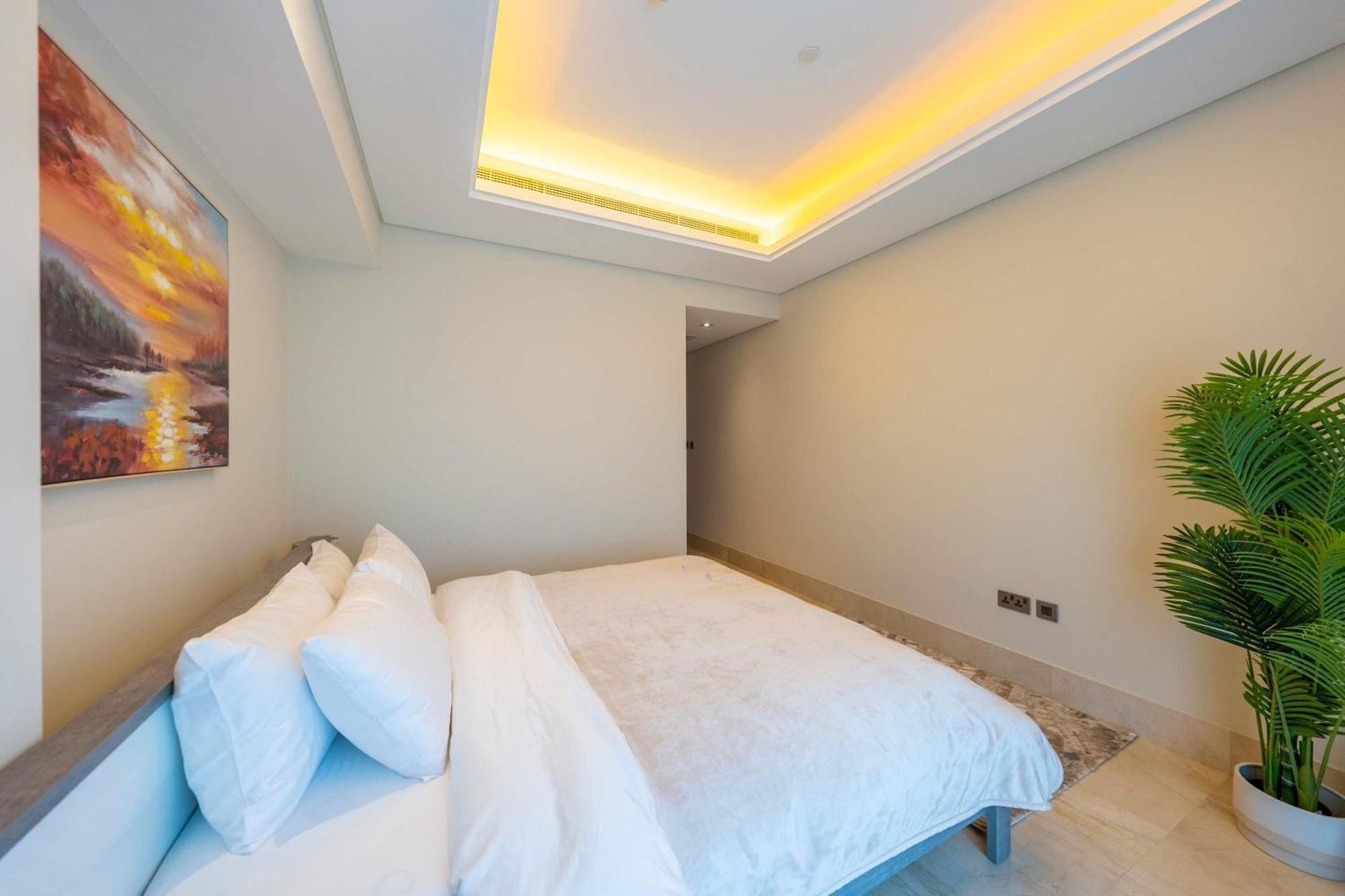 Spacious Beachfront 2 Bedroom Apartment - The 8 Dubai Esterno foto