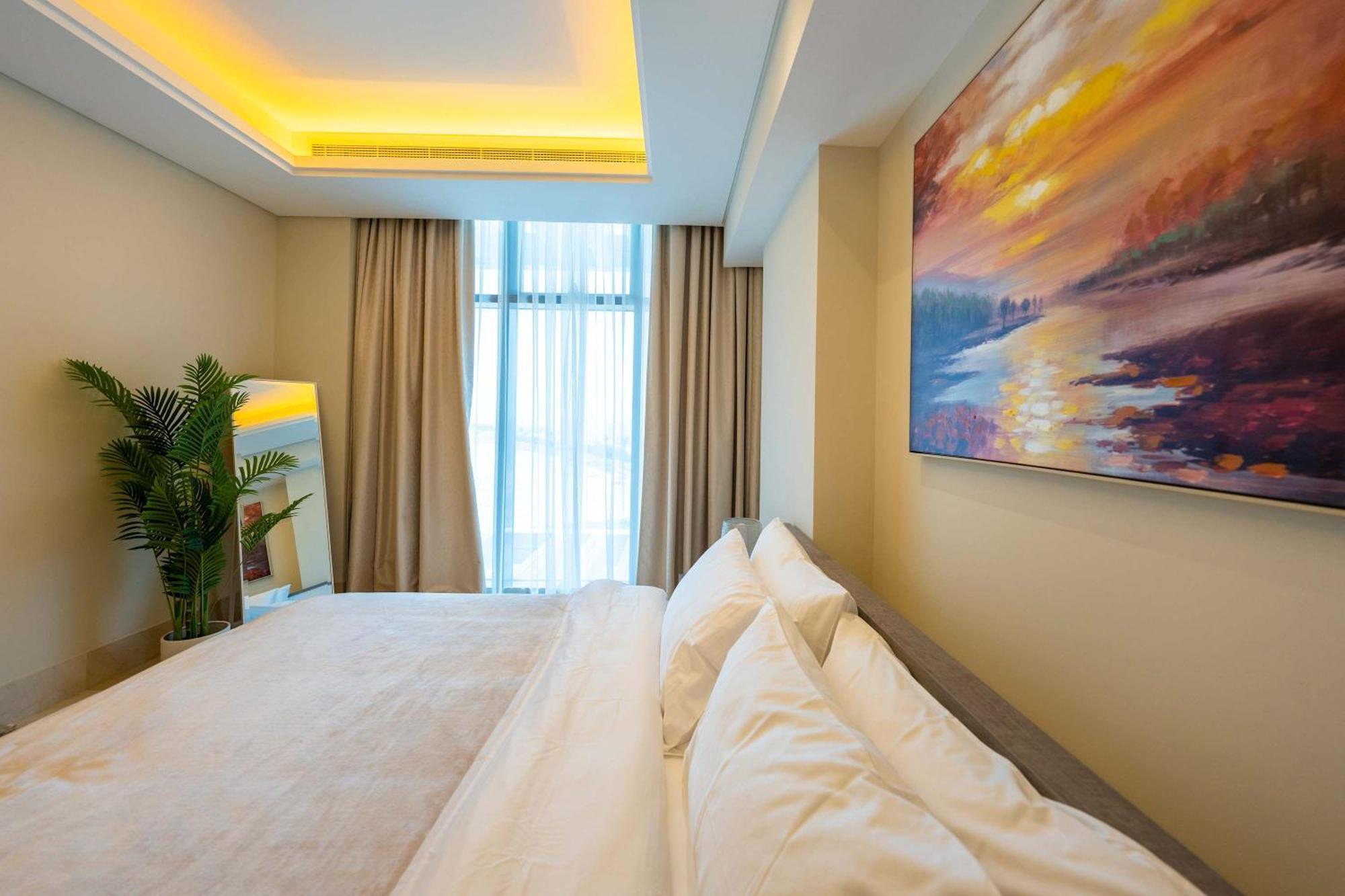 Spacious Beachfront 2 Bedroom Apartment - The 8 Dubai Esterno foto