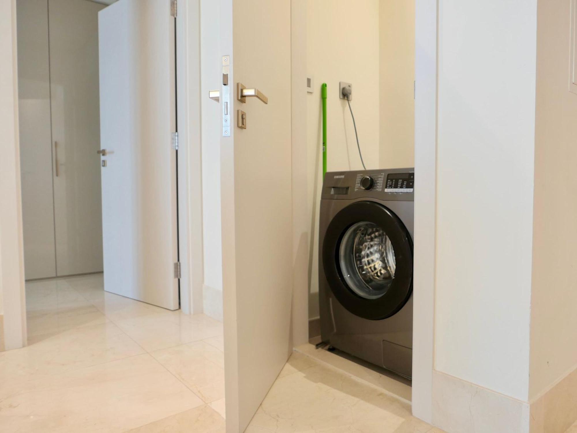 Spacious Beachfront 2 Bedroom Apartment - The 8 Dubai Esterno foto