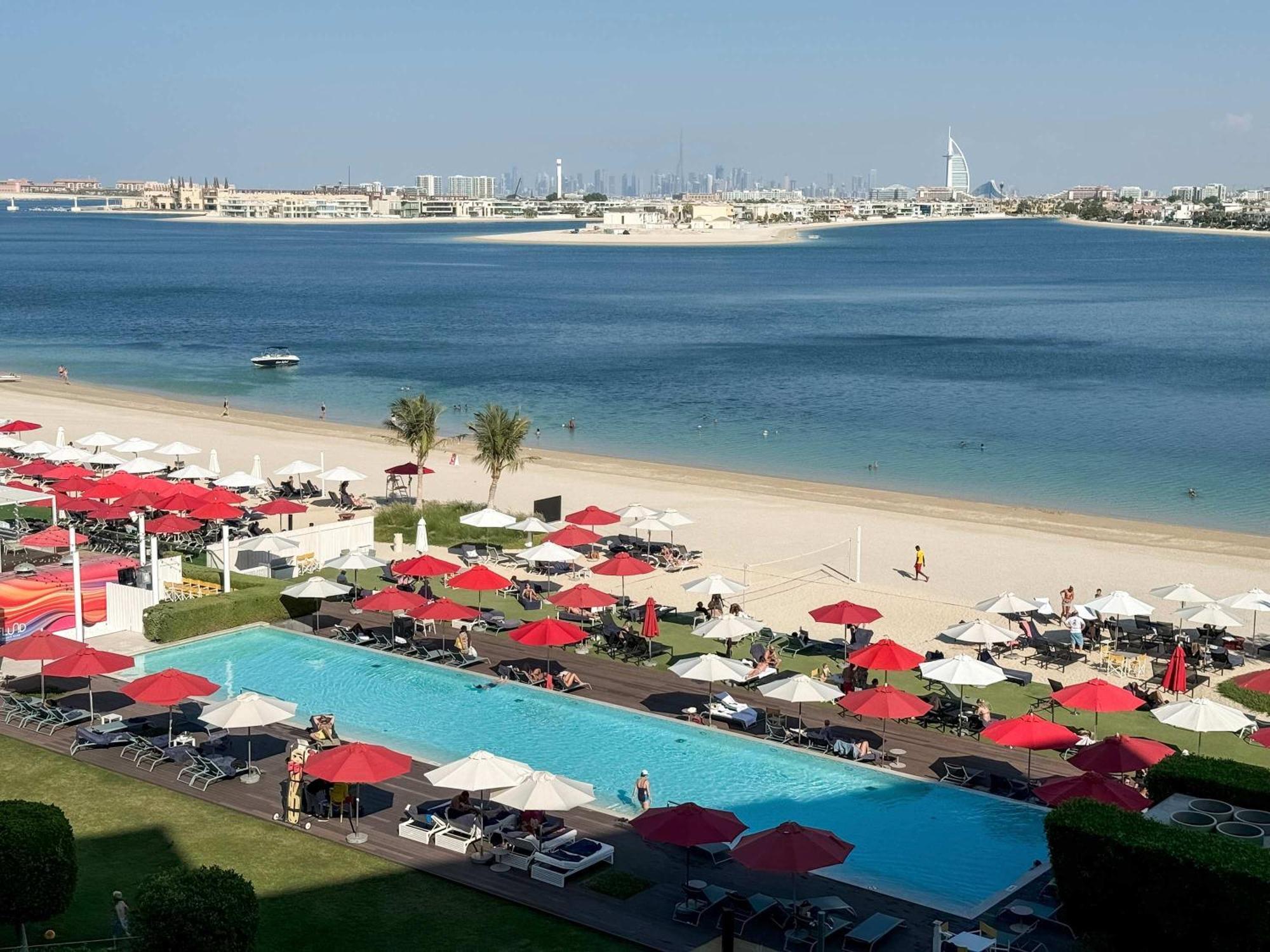 Spacious Beachfront 2 Bedroom Apartment - The 8 Dubai Esterno foto